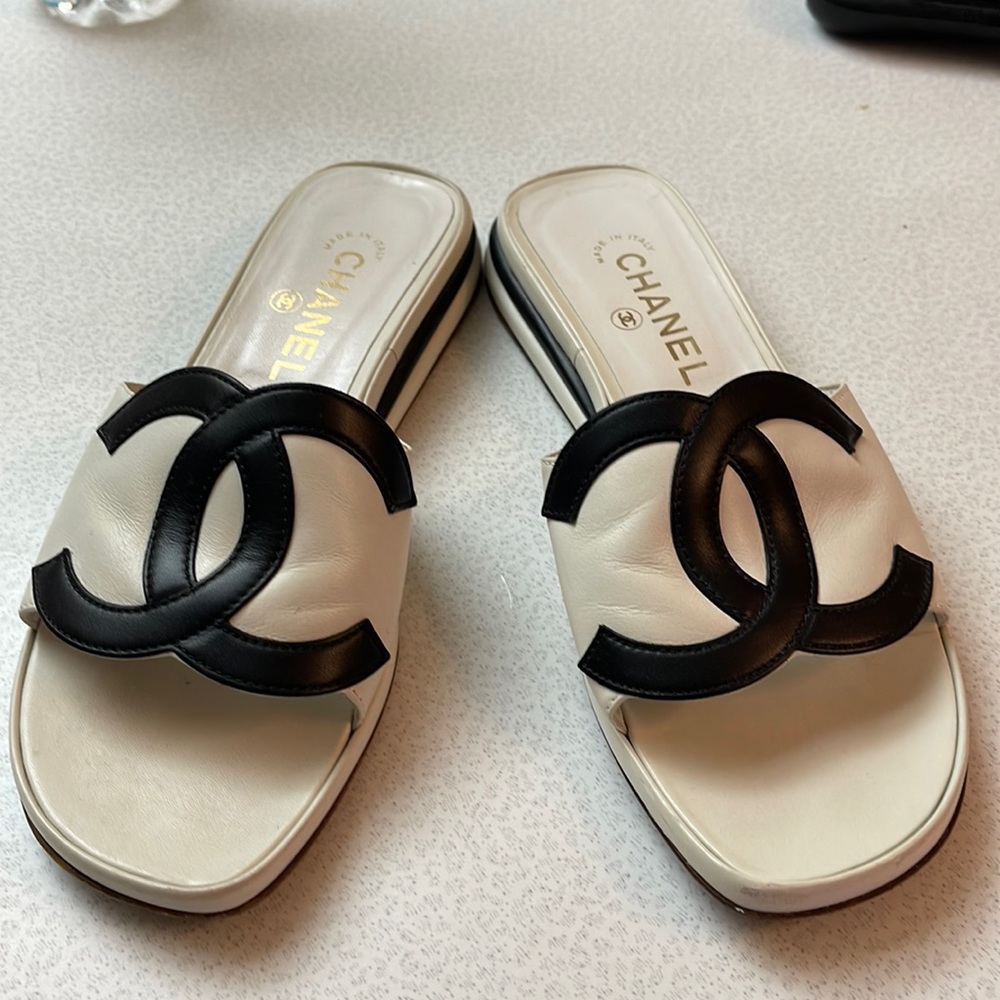 Chanel CC interlocking Slides
